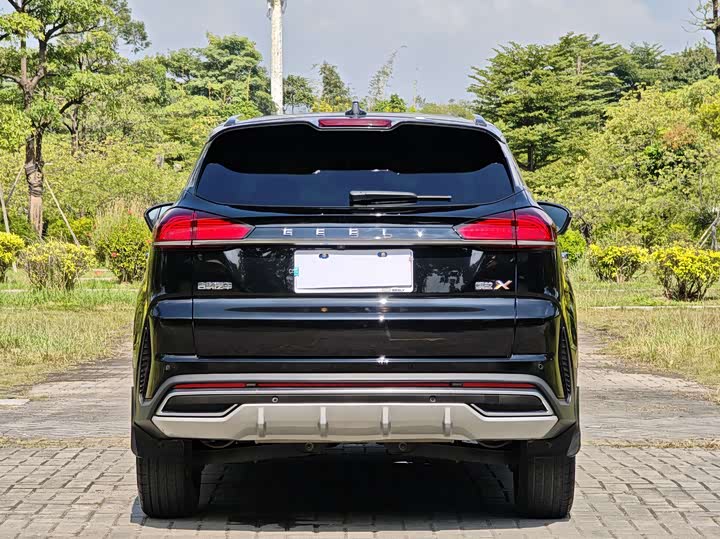 Фото 18 - Geely Atlas