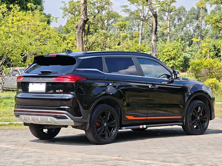 Фото 19 - Geely Atlas