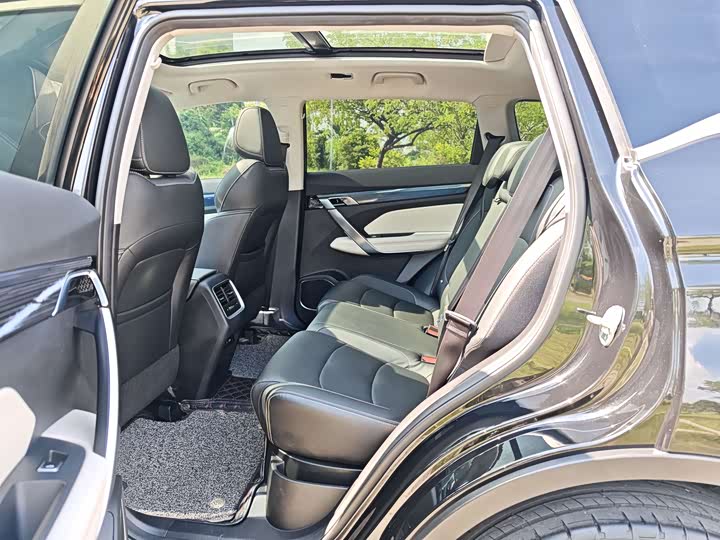 Фото 6 - Geely Atlas