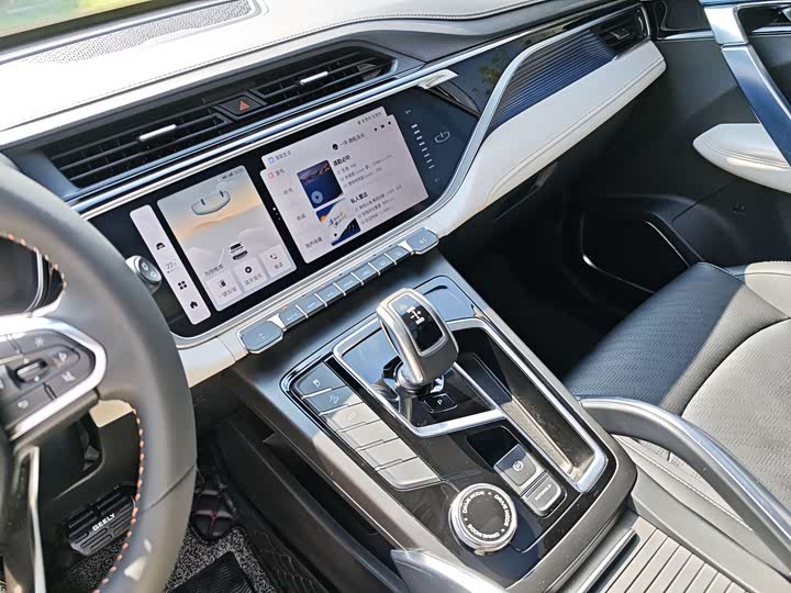 Фото 8 - Geely Atlas