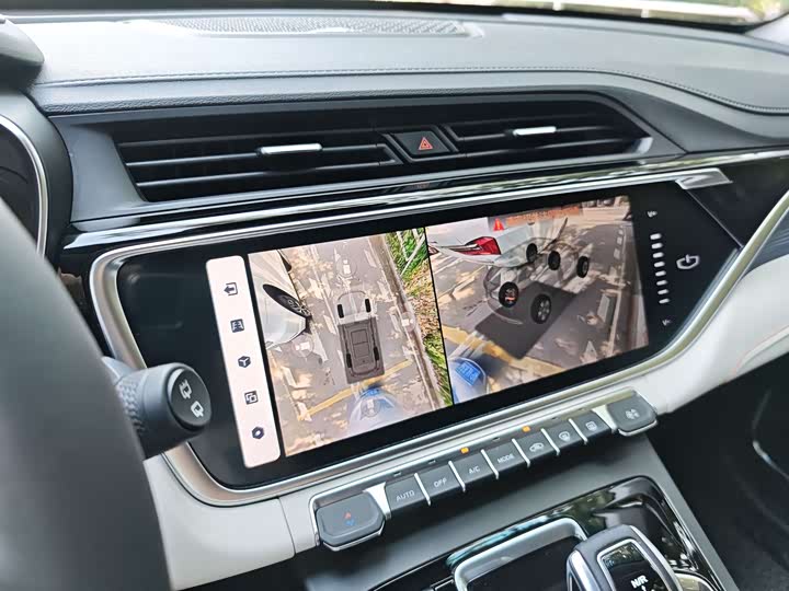 Фото 9 - Geely Atlas