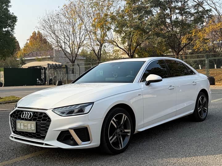 Фото 1 - Audi A4L