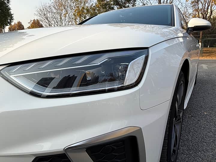 Фото 10 - Audi A4L