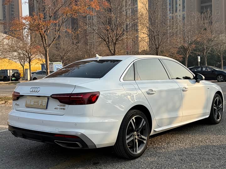 Фото 13 - Audi A4L