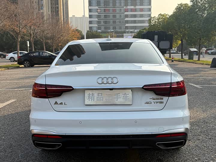 Фото 14 - Audi A4L