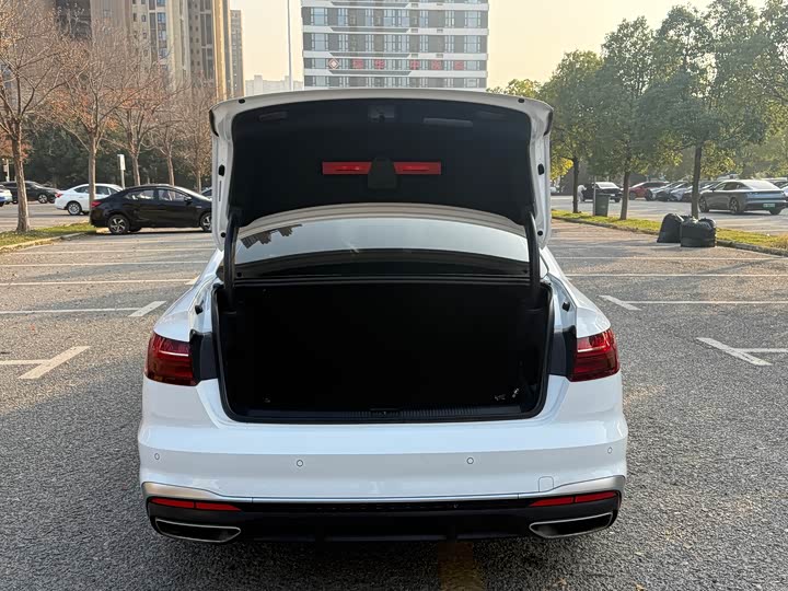 Фото 16 - Audi A4L