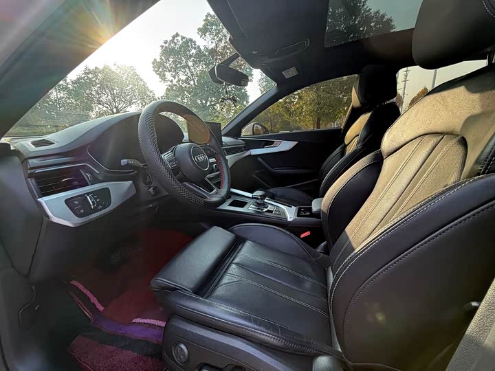 Фото 4 - Audi A4L