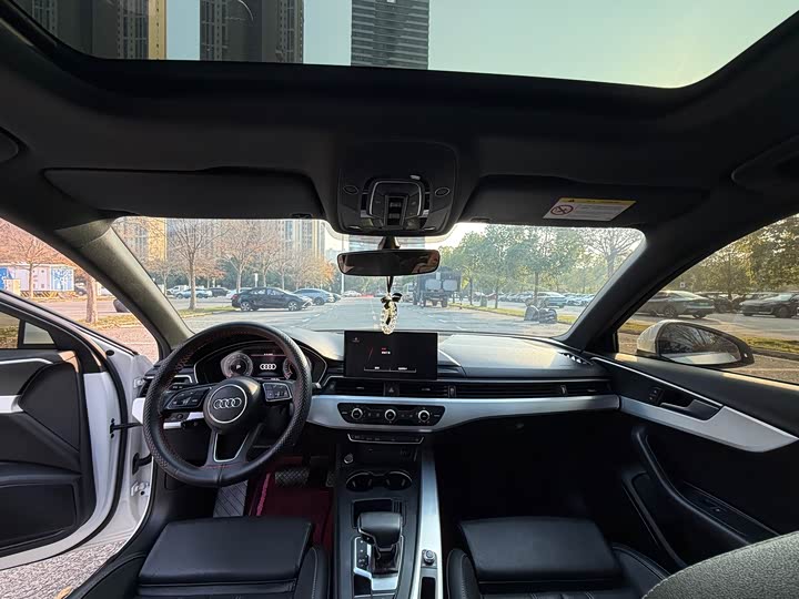 Фото 6 - Audi A4L