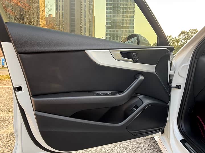 Фото 7 - Audi A4L