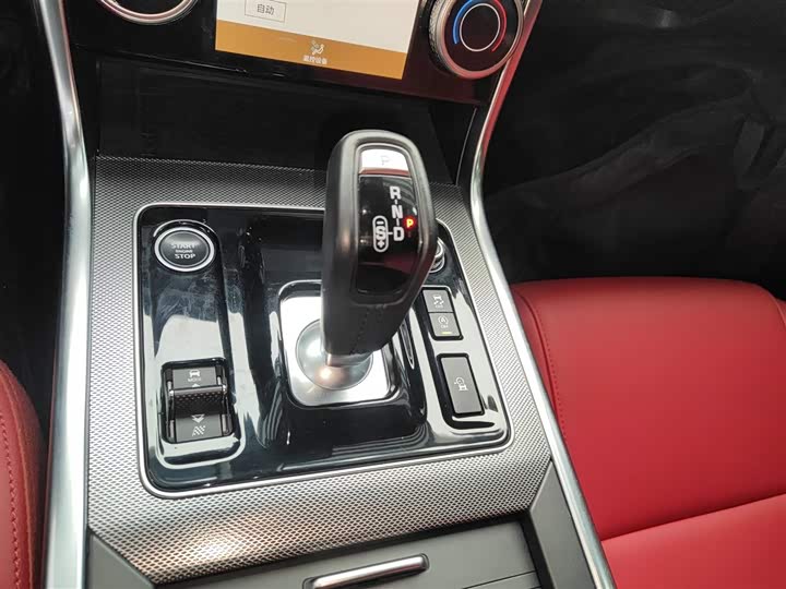 Фото 14 - Jaguar XE L