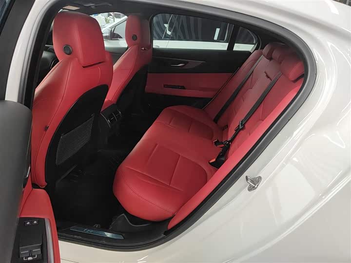 Фото 17 - Jaguar XE L