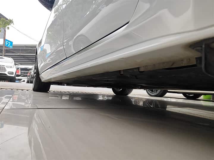 Фото 22 - Jaguar XE L