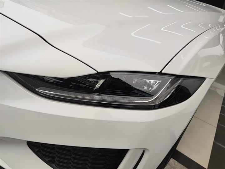 Фото 24 - Jaguar XE L