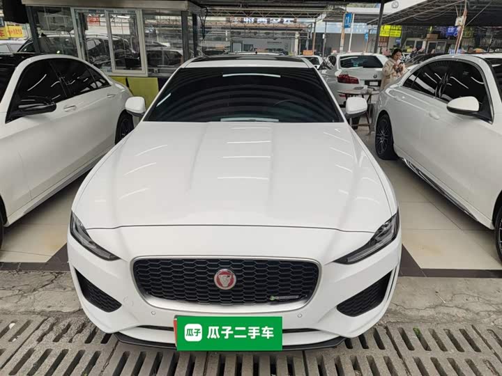 Фото 3 - Jaguar XE L