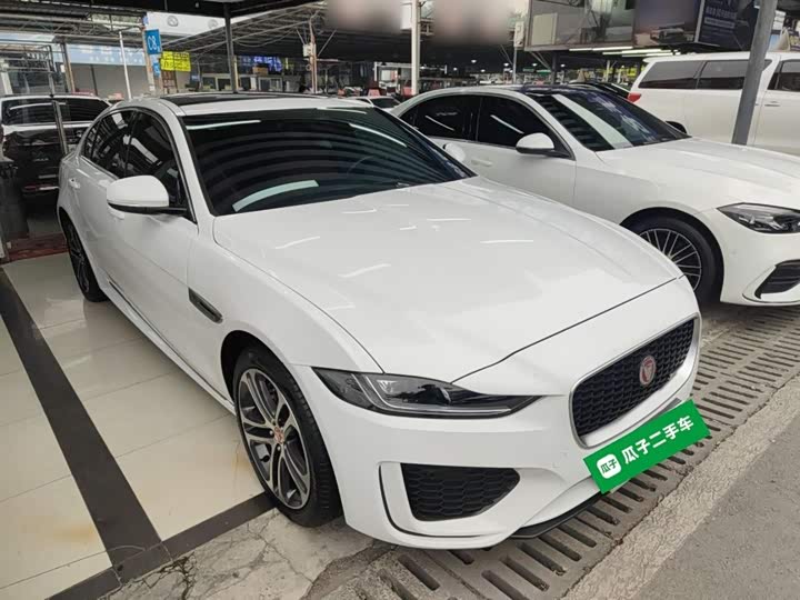 Фото 4 - Jaguar XE L