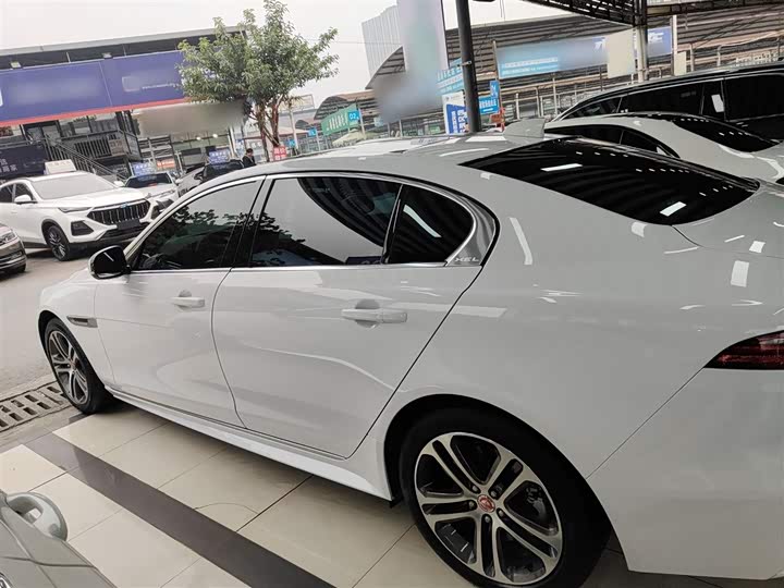 Фото 5 - Jaguar XE L