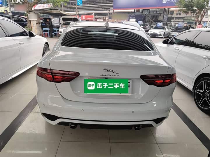 Фото 6 - Jaguar XE L