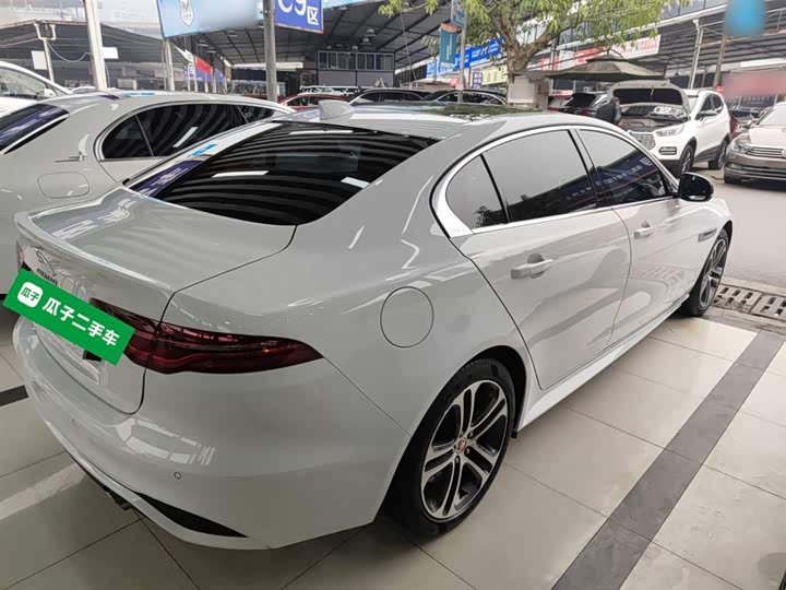 Фото 7 - Jaguar XE L