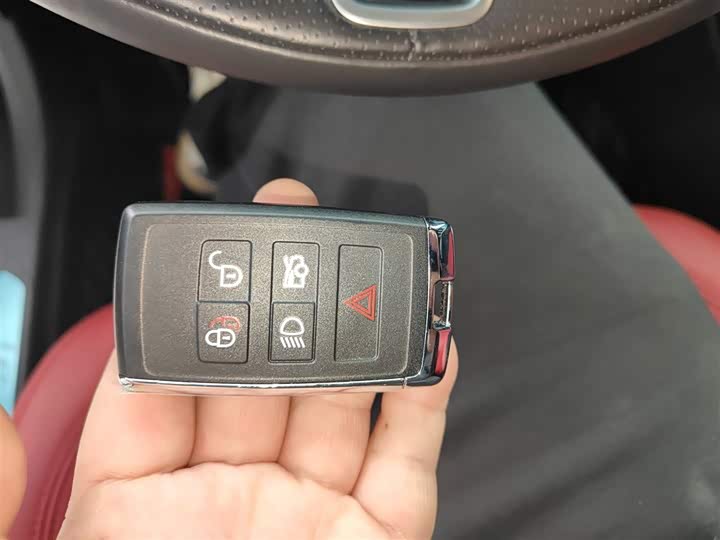 Фото 9 - Jaguar XE L