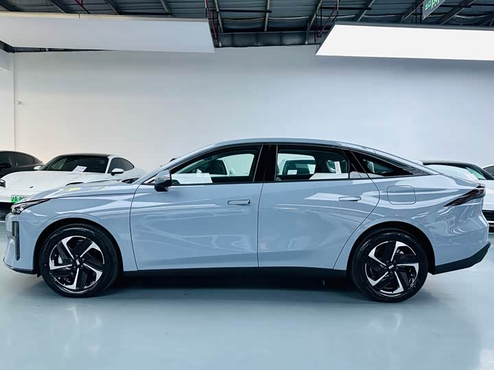 Фото 12 - Geely Galaxy L6