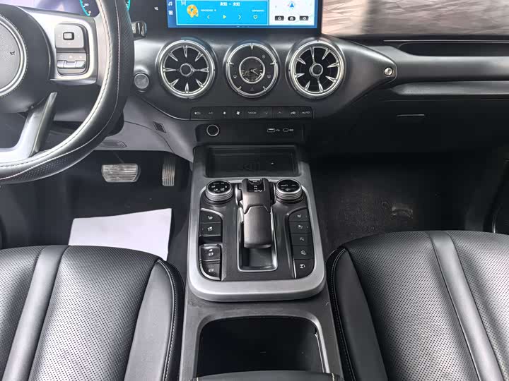 Фото 10 - Tank 300