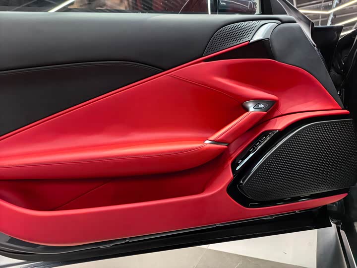 Фото 10 - Ferrari Roma