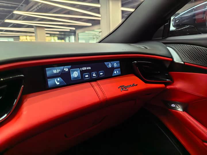 Фото 12 - Ferrari Roma