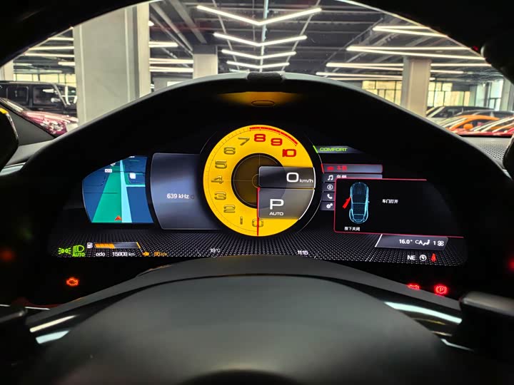 Фото 14 - Ferrari Roma