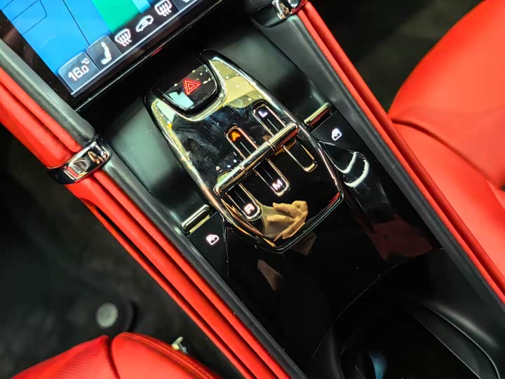 Фото 16 - Ferrari Roma