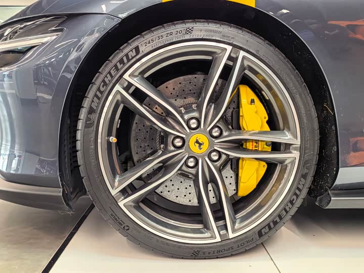 Фото 7 - Ferrari Roma