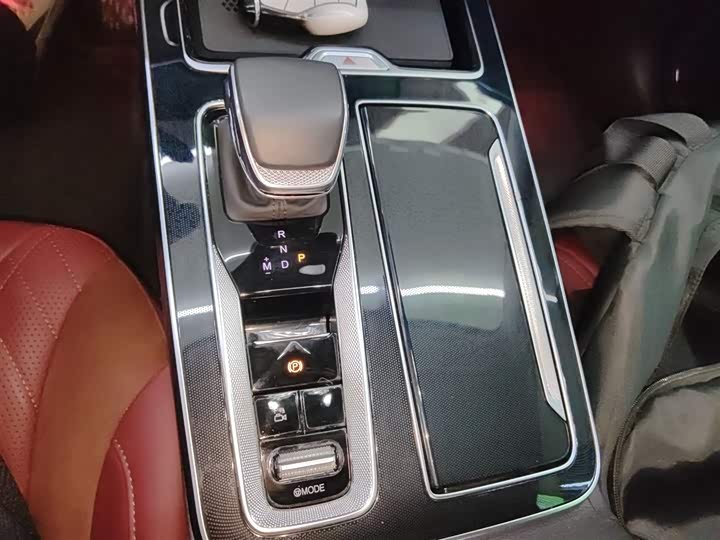 Фото 14 - Hongqi HS5