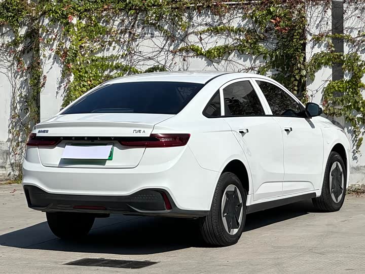 Фото 11 - Geely Geometry A