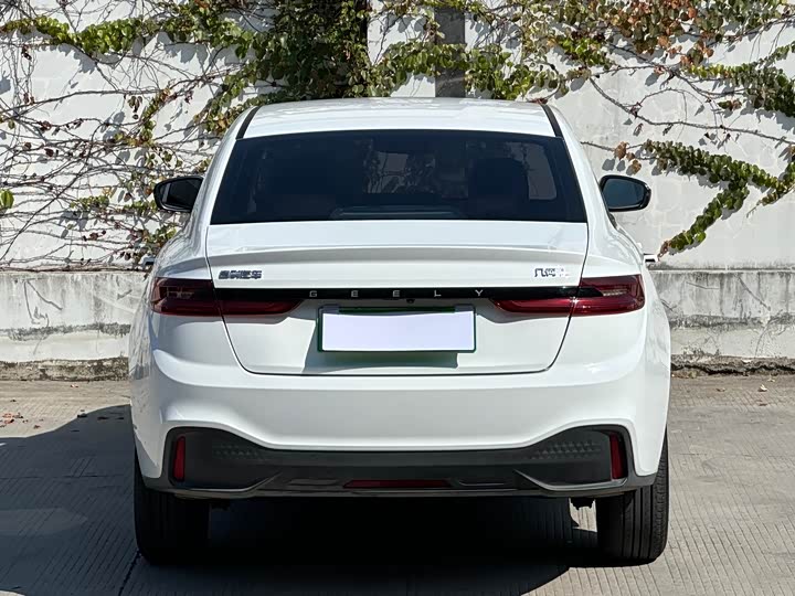 Фото 12 - Geely Geometry A