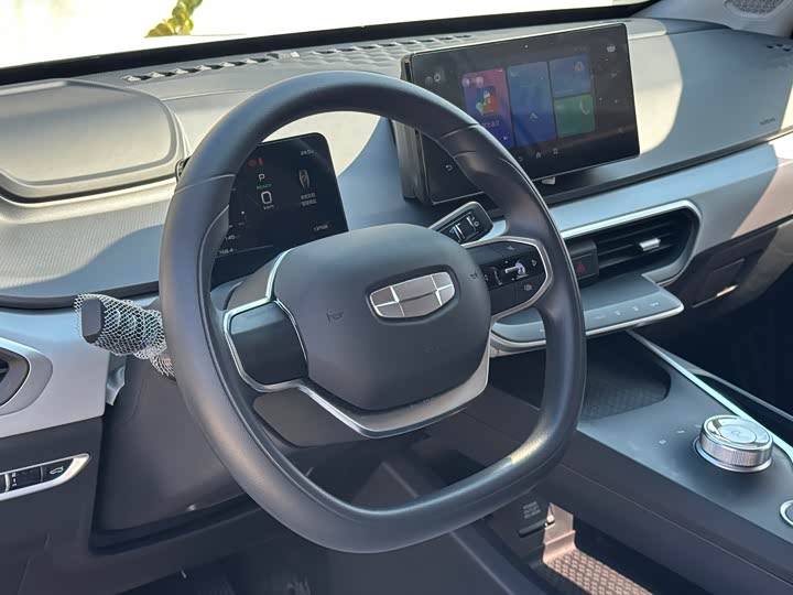 Фото 9 - Geely Geometry A