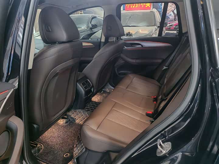 Фото 6 - BMW iX3