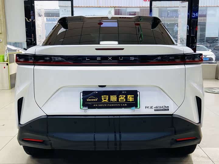 Фото 4 - Lexus RZ