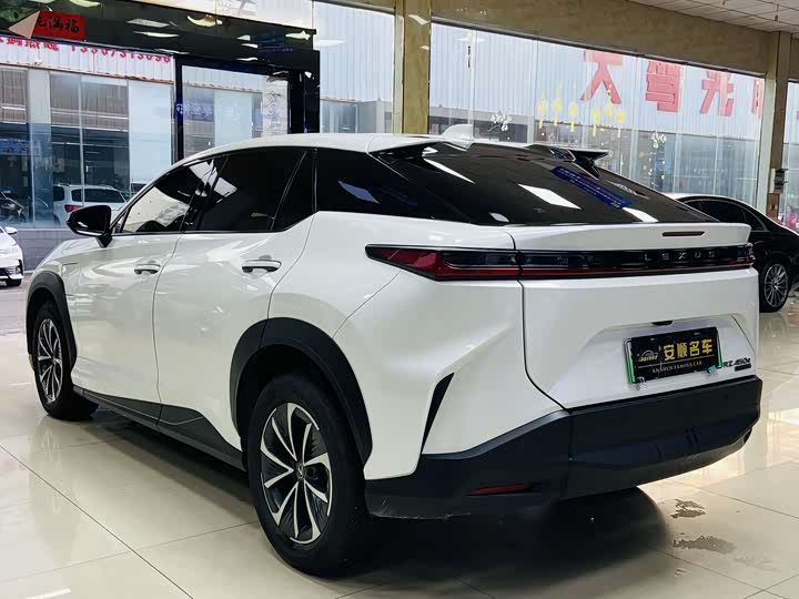 Фото 6 - Lexus RZ