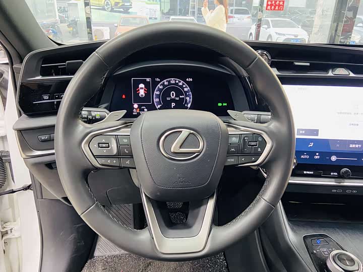 Фото 8 - Lexus RZ