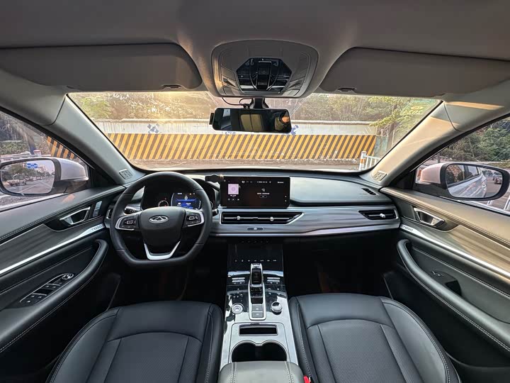 Фото 13 - Chery Tiggo 8