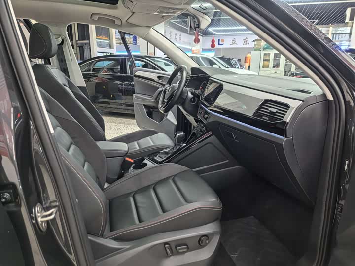 Фото 16 - Volkswagen Tayron