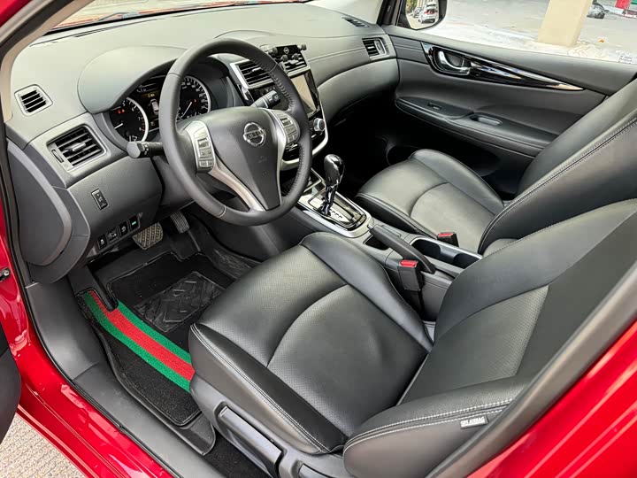 Фото 10 - Nissan Tiida