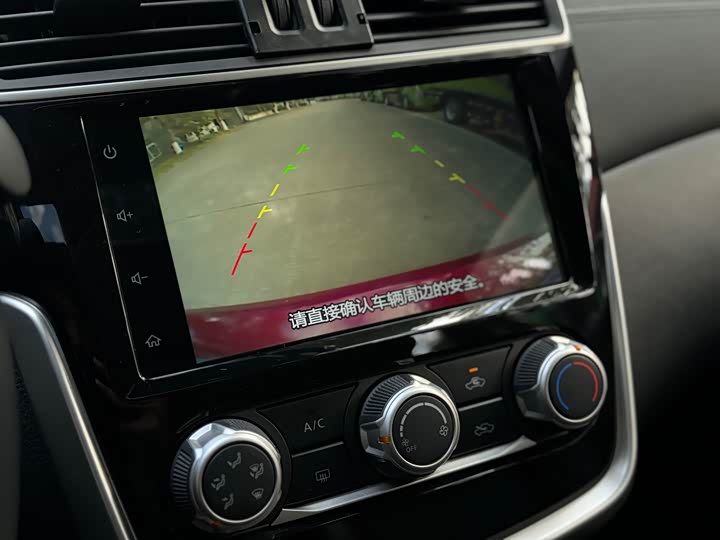 Фото 14 - Nissan Tiida