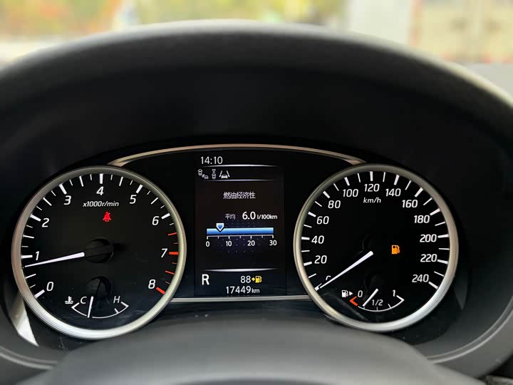 Фото 16 - Nissan Tiida