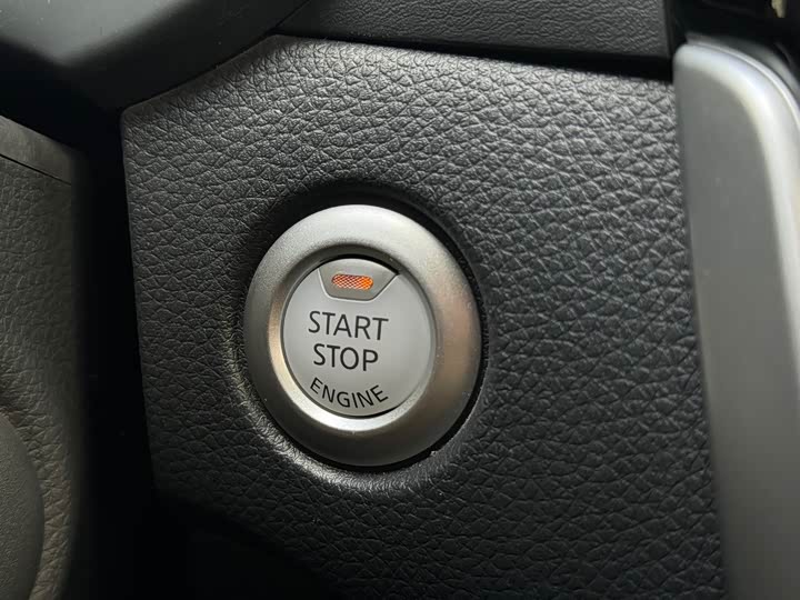 Фото 17 - Nissan Tiida