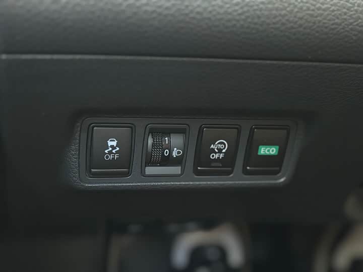 Фото 19 - Nissan Tiida