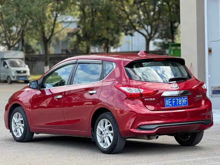 Фото 3 - Nissan Tiida