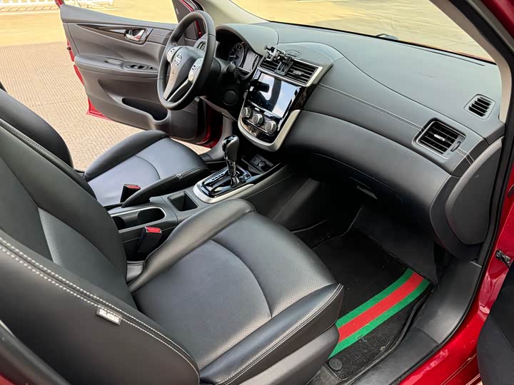 Фото 6 - Nissan Tiida