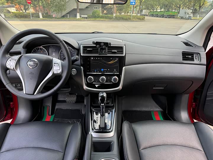 Фото 7 - Nissan Tiida
