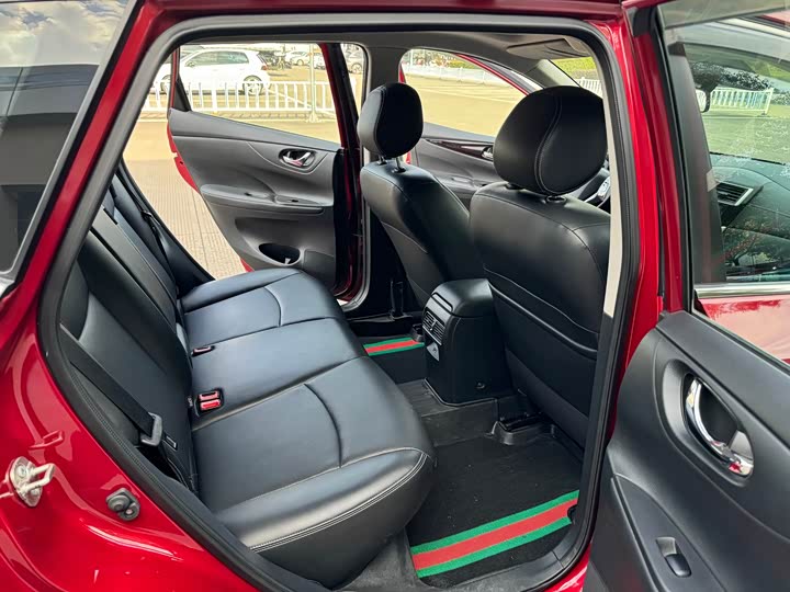 Фото 9 - Nissan Tiida