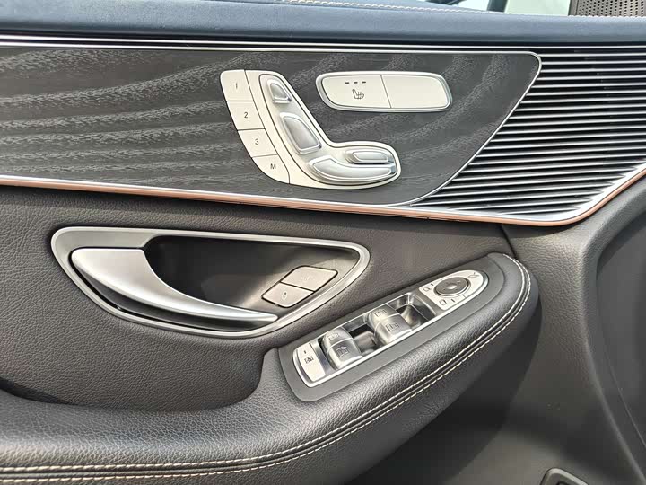 Фото 12 - Mercedes-Benz EQC